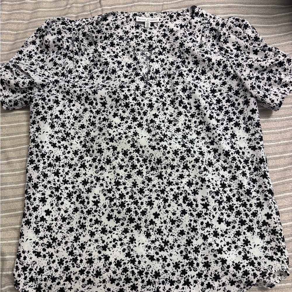 Black & White Floral Short Sleeve Blouse - Women